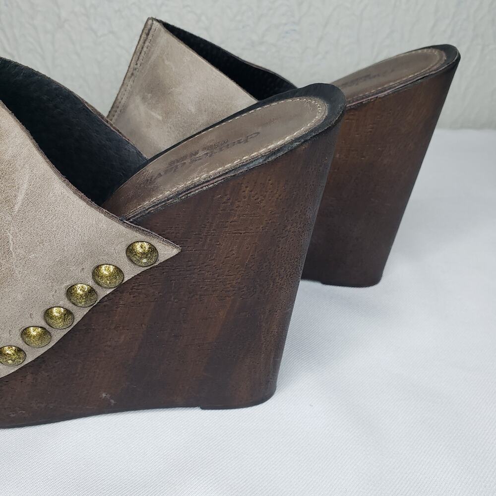 Charles David Recchia Taupe Leather Studded Wedge Platform Mules Size 37 US 6.5 - Picture 9 of 14